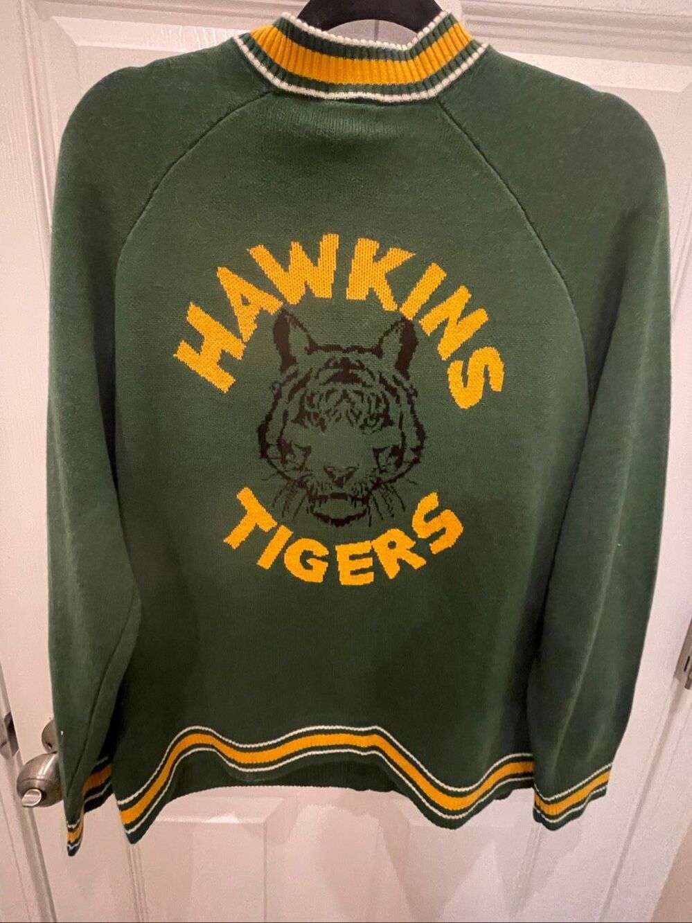 Stranger Things Hawkins Tigers sweater full zip large - Picture 2 of 7